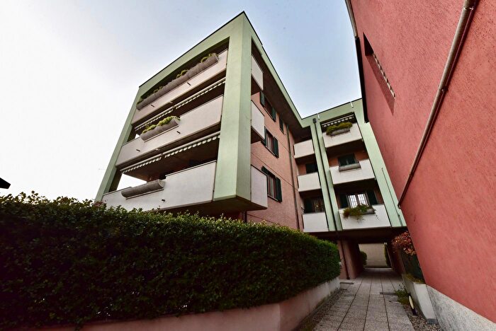 Appartamento trilocale in vendita in Via Monza, Varedo