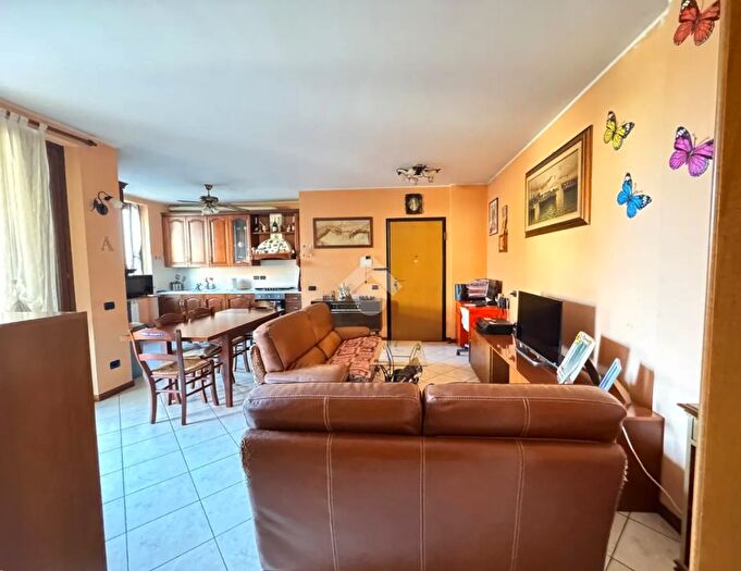 Appartamento trilocale in vendita in Via Sandro Pertini, Cambiago