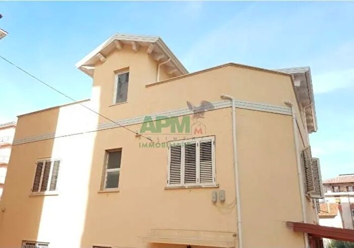 Appartamento con 7 locali in vendita in Via Misasi, Cosenza