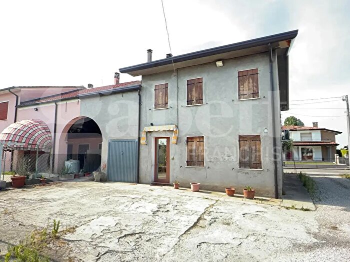 Casa con 6 locali in vendita in Arzergrande