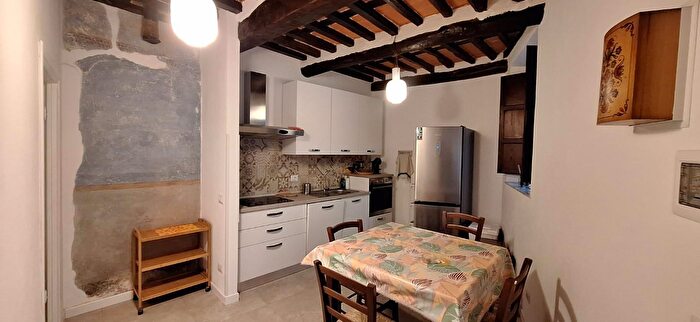 Casa con 6 locali in vendita in Borgo A Mozzano