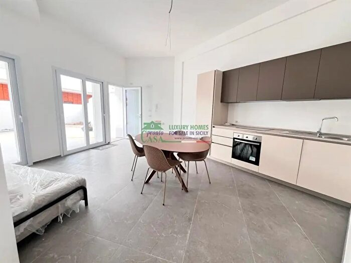 Casa con 5 locali in vendita in Via Federico De Roberto, Comiso