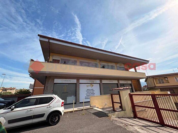 Appartamento trilocale in affitto in Via Colleferro, Centro, Guidonia Montecelio