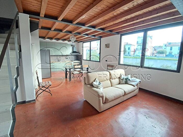 Casa trilocale in affitto in Via Otello Putinati, Ippodromo, Ferrara