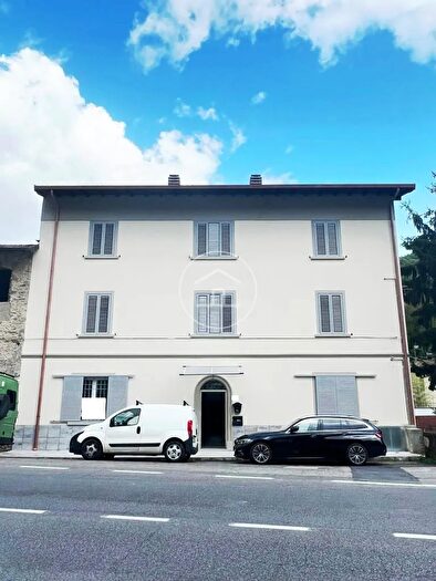 Appartamento trilocale in vendita in Via Roma, Vernio