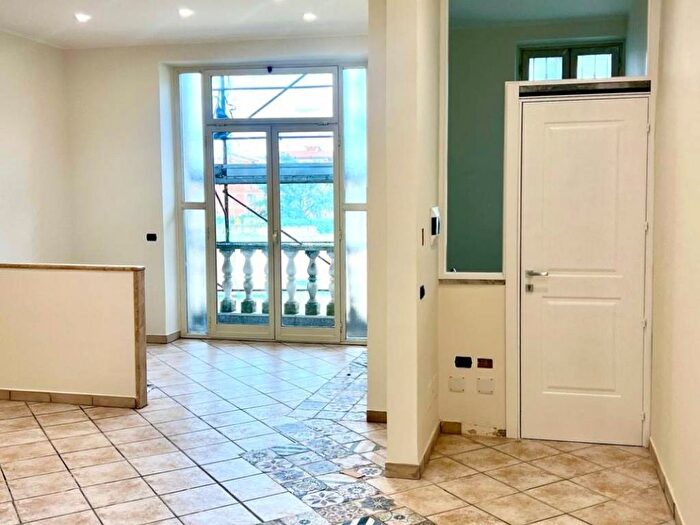 Appartamento trilocale in affitto in Via Francesco Mercorio, Centro, Maddaloni