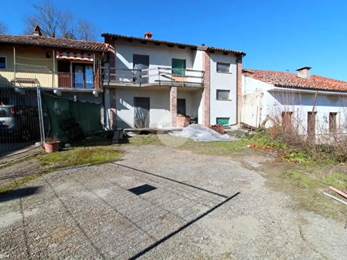 Casa con 5 locali in vendita in Via Roma, Santa Vittoria DAlba