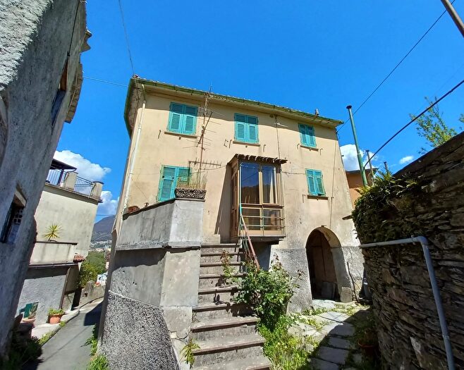 Casa con 7 locali in vendita in Tribogna