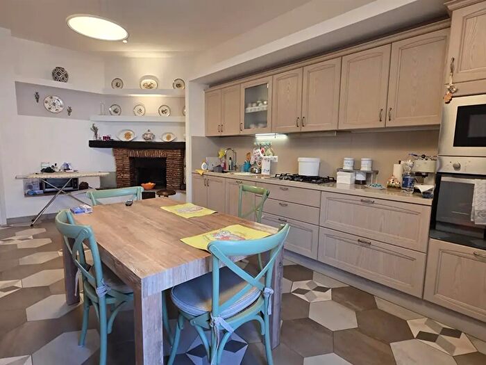 Appartamento con 9 locali in vendita in Monte Romano