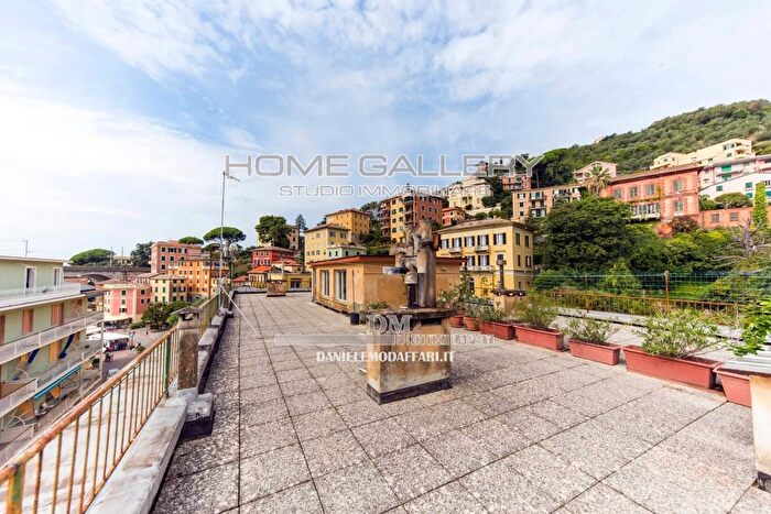 Appartamento quadrilocale in vendita in Piazza San Martino, Zoagli