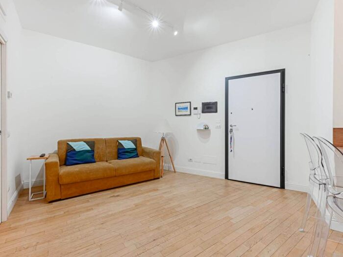 Appartamento bilocale in affitto in Via Montepulciano, Centrale, Milano