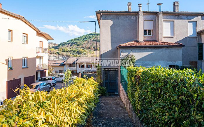 Appartamento trilocale in vendita in Via Giacomo Puntaroli, Modigliana