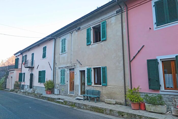 Casa con 5 locali in vendita in Fivizzano