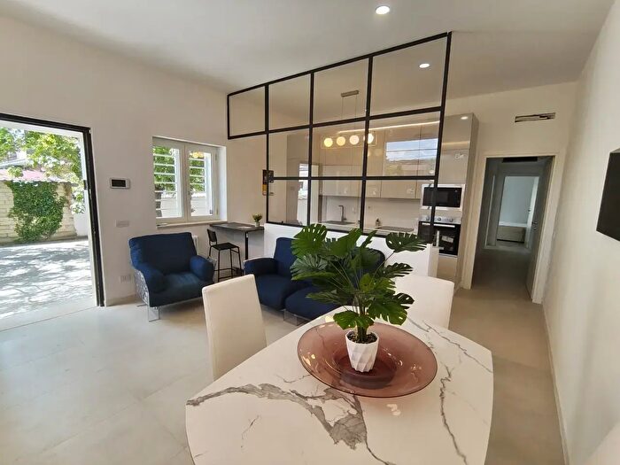 Appartamento trilocale in vendita in Via Aliprando Caprioli B, Roma