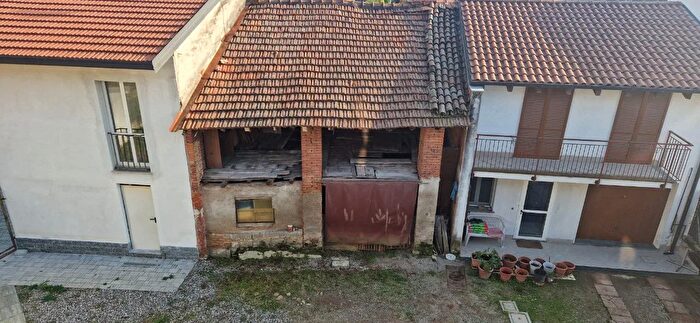 Casa trilocale in vendita in Via Giuseppe Parini, Venegono Superiore