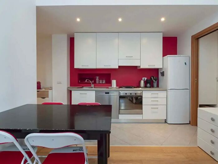 Appartamento monolocale in affitto in Via Ugo Bassi, Milano