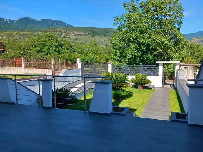 Casa con 6 locali in affitto in Avella
