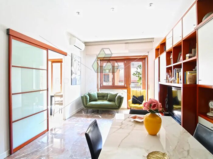 Appartamento trilocale in vendita in Via Val Maira, Roma