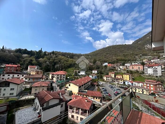 Appartamento trilocale in vendita in Via Papa Giovanni XXIII, Lovere