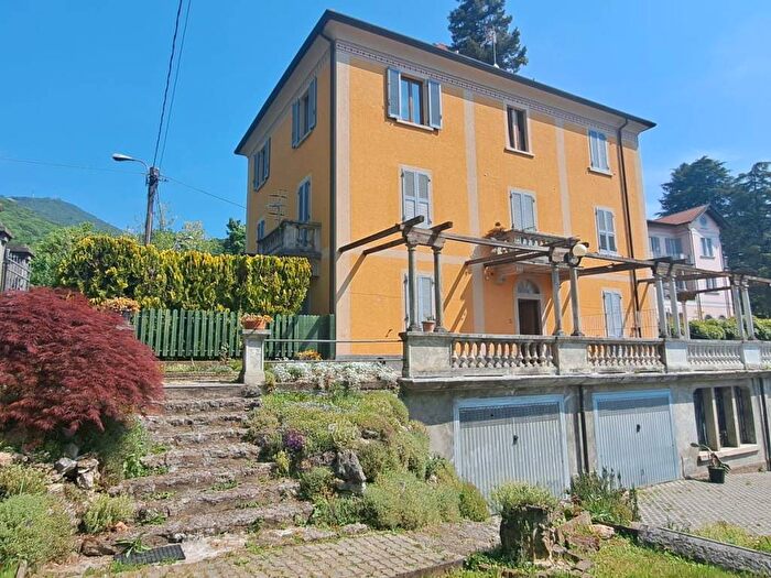Appartamento bilocale in affitto in Via Saltrio, Centro, Viggiù