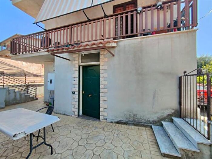 Appartamento trilocale in vendita in Via Bulzi, Roma