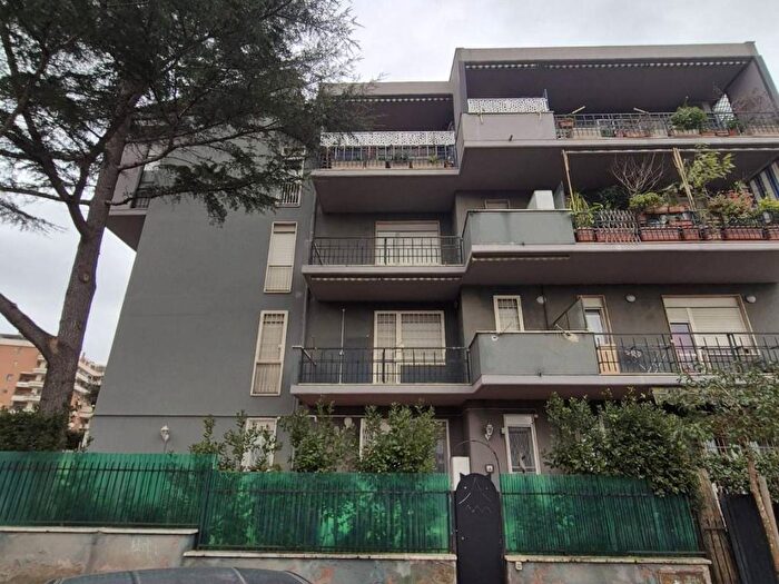 Appartamento quadrilocale in affitto in Via Menandro, Axa, Roma