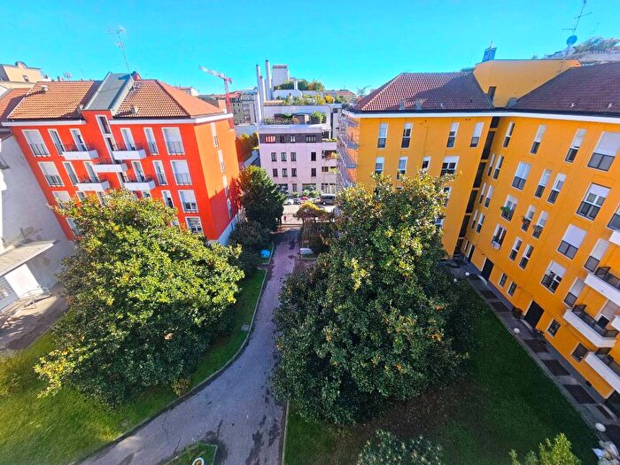 Appartamento trilocale in affitto in Viale Monte Nero, Montenero, Milano