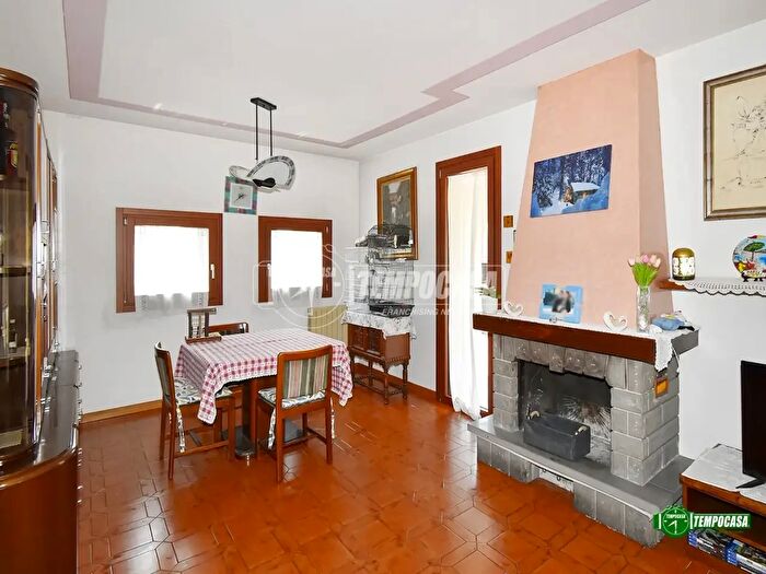 Casa quadrilocale in vendita in Via Gallarate, Pregnana Milanese