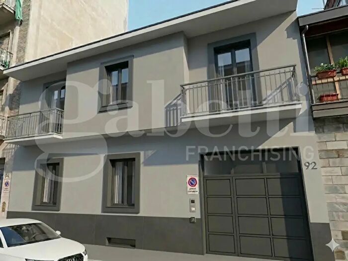 Appartamento con 5 locali in vendita in Via Adamello, Torino