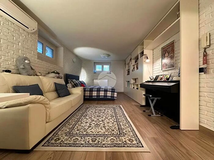 Appartamento trilocale in vendita in Via Roma, Bussero