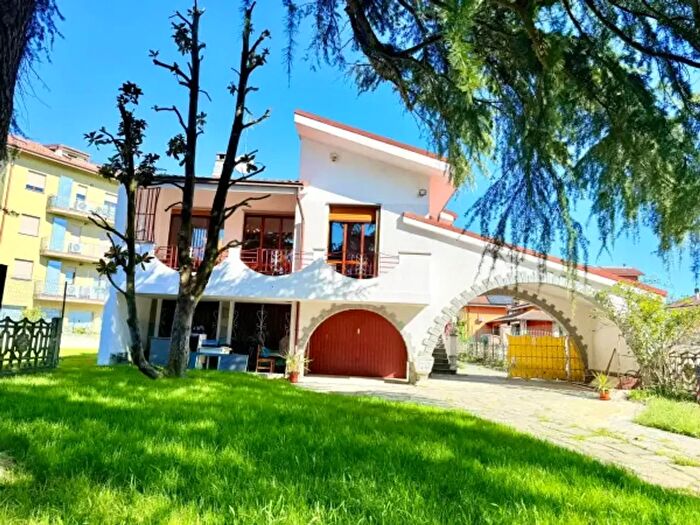 Casa con 6 locali in vendita in Via Casalbagliano, Alessandria