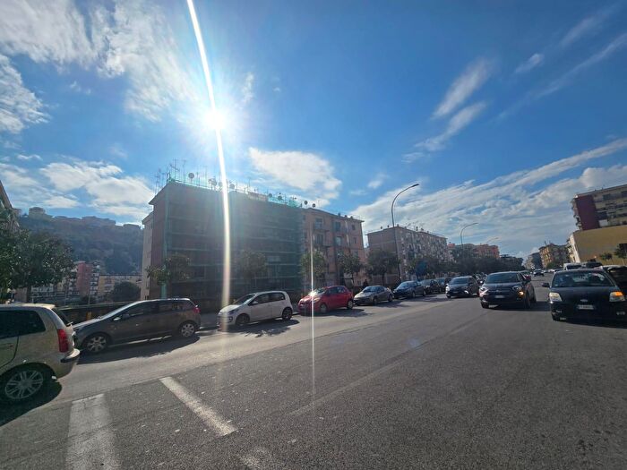 Appartamento trilocale in vendita in Via Giulio Cesare, Napoli
