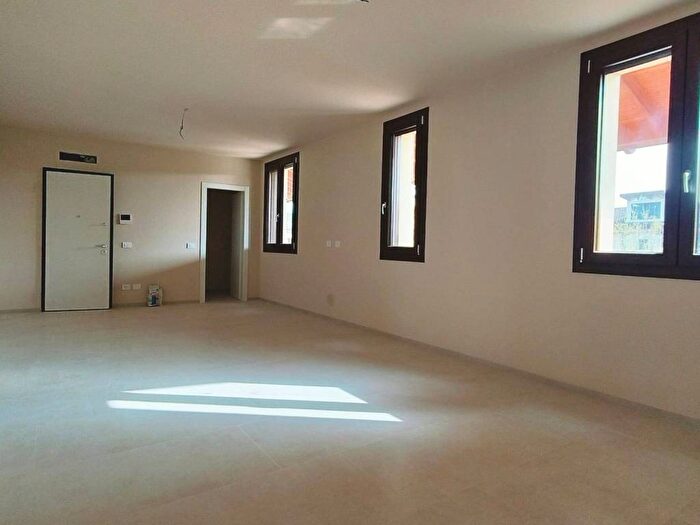 Appartamento trilocale in affitto in Via Torchio, San Felice, Cremona