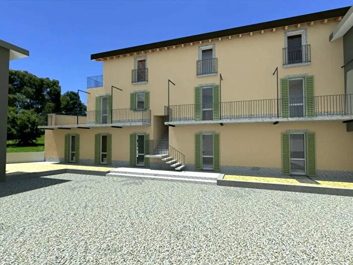 Casa con 15 locali in vendita in Via Pietro Micca, Varese