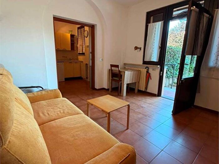 Appartamento trilocale in affitto in Via Carlo Poerio, Casbeno, Varese