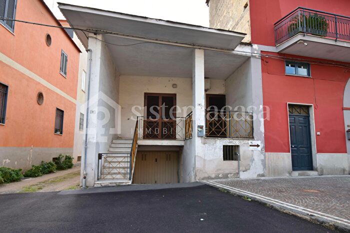 Casa trilocale in vendita in Castello Di Cisterna