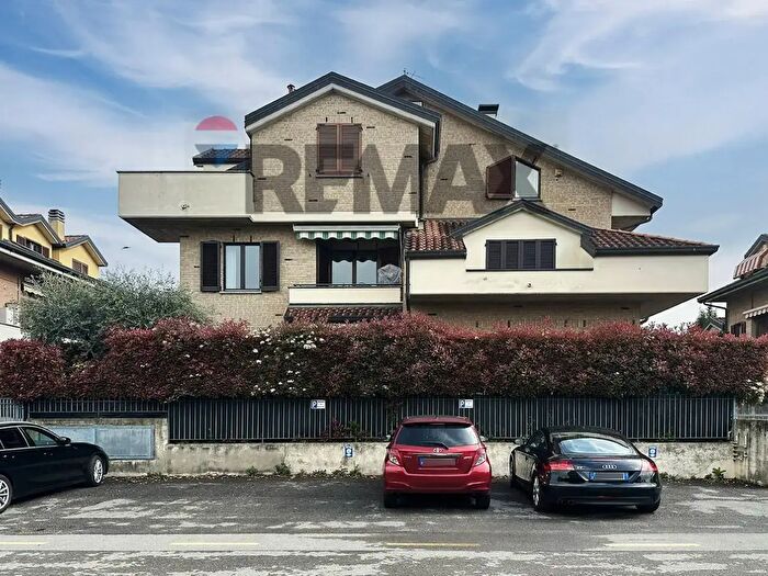 Appartamento bilocale in vendita in Via Po, Meda