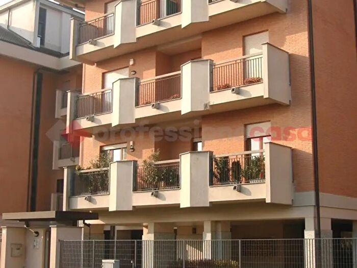 Appartamento trilocale in vendita in Via Mascagni, Locate Di Triulzi