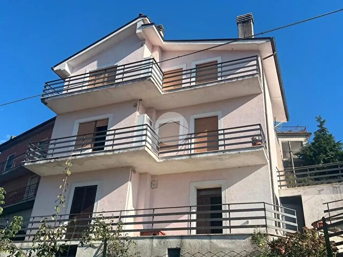 Casa con 5 locali in vendita in Via Ss Trinità, Roiate