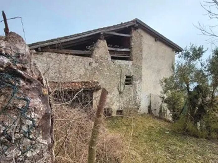 Casa con 6 locali in vendita in Via Belmonte, Valvestino