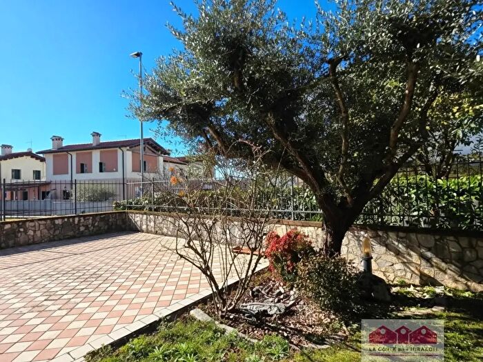 Casa con 6 locali in vendita in Strada di Bertesina, Vicenza