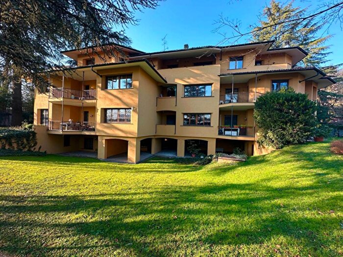 Appartamento con 6 locali in affitto in Via Giuseppe Rovani, Parco, Monza