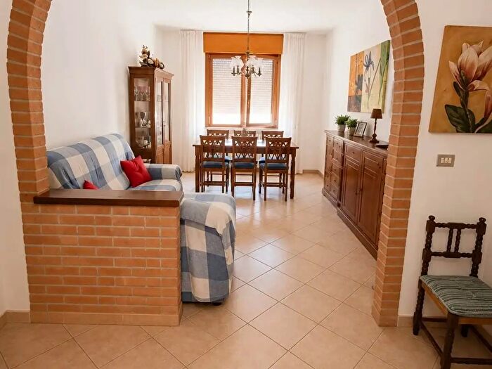 Appartamento con 6 locali in vendita in Poggio Rusco