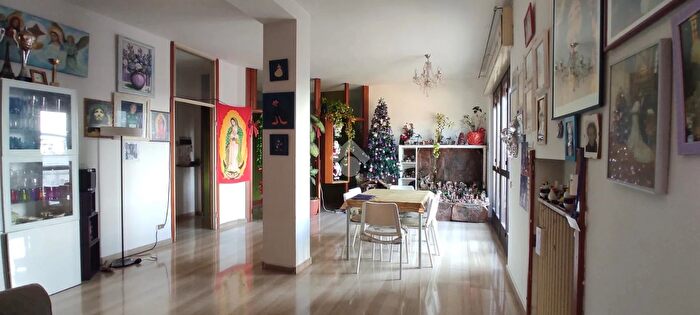 Appartamento con 6 locali in vendita in Via Cavour, Lonate Pozzolo