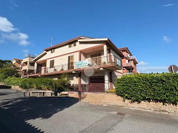 Casa con 5 locali in vendita in Via Olanda, Albano Laziale