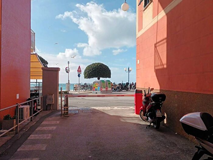 Appartamento trilocale in affitto in Corso Valparaiso, Centro, Chiavari
