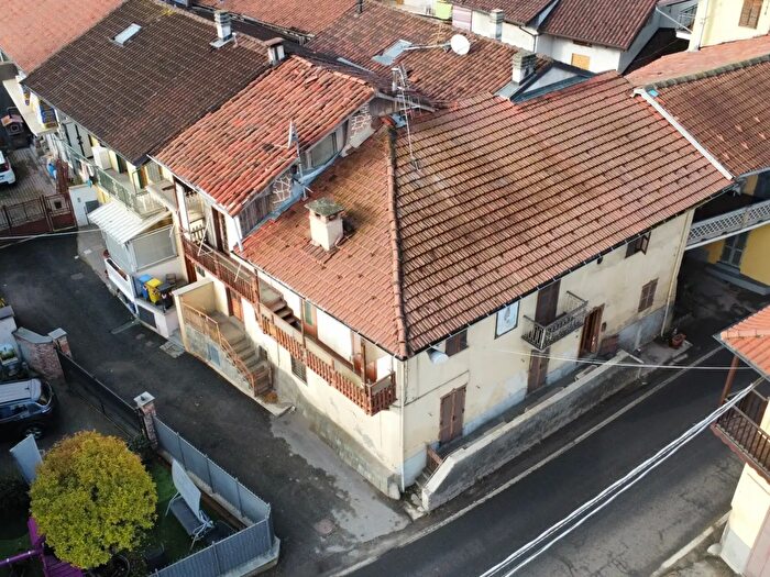 Casa con 6 locali in vendita in Via Salvatore Mura, Front