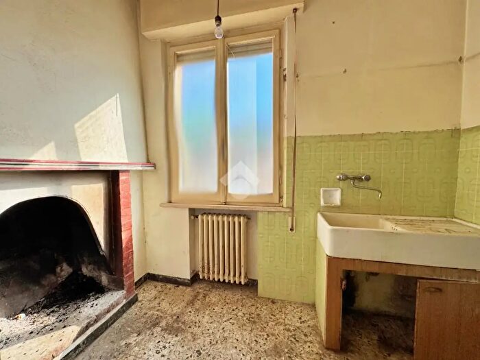 Casa quadrilocale in vendita in Viale Roma, Vallefoglia