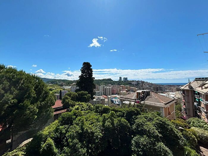 Appartamento quadrilocale in vendita in Via Domenico Oliva, Genova
