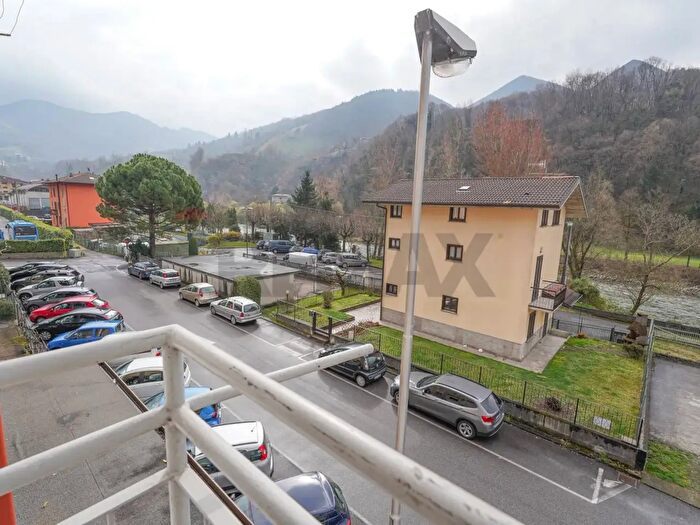 Appartamento trilocale in vendita in Via XXIV Maggio, Zogno